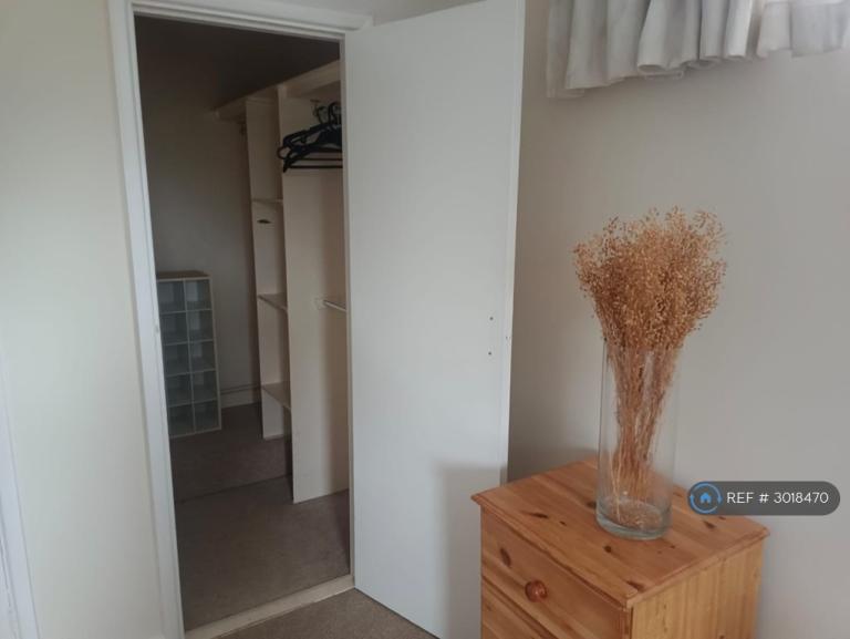 Room Christchurch Road in Borough of Runnymede