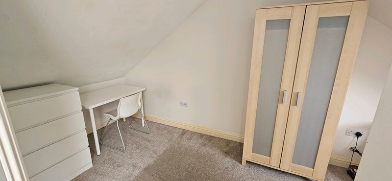 Room Repton Road in Bristol