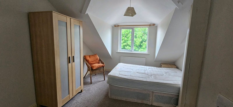 Room Repton Road in Bristol
