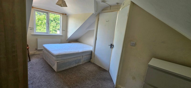 Room Repton Road in Bristol