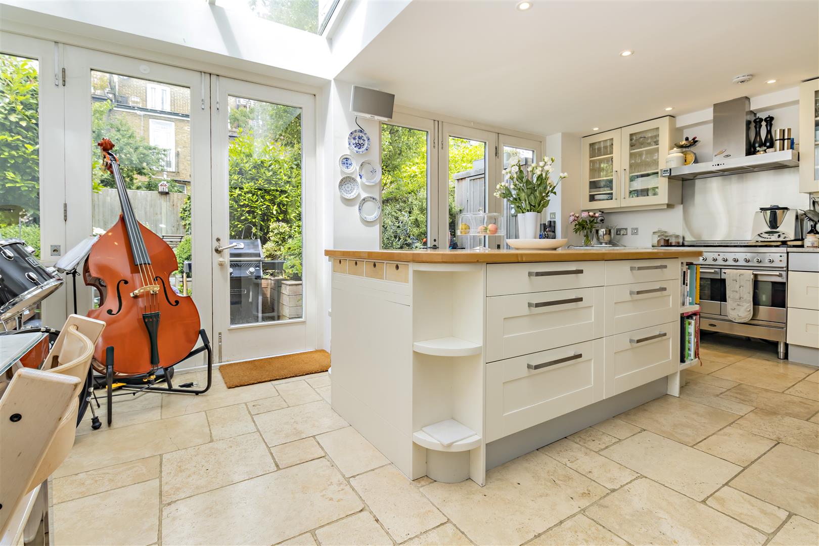 House Woodsome Road in Greater London