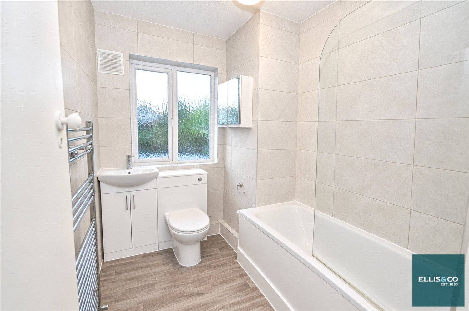 Flat Abingdon Road in Greater London