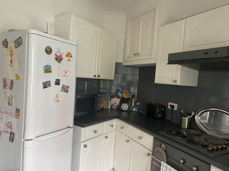 Room Empire Way in Greater London