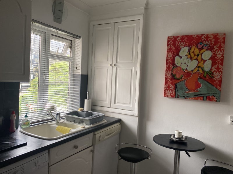 Room Empire Way in Greater London
