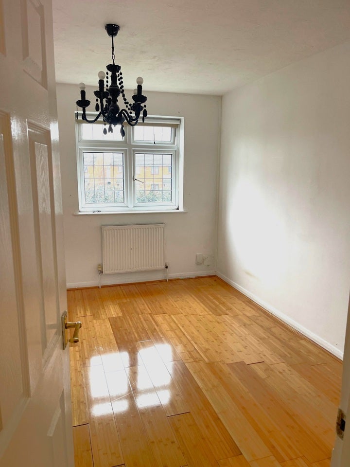 Flat Sycamore Close in Tilbury