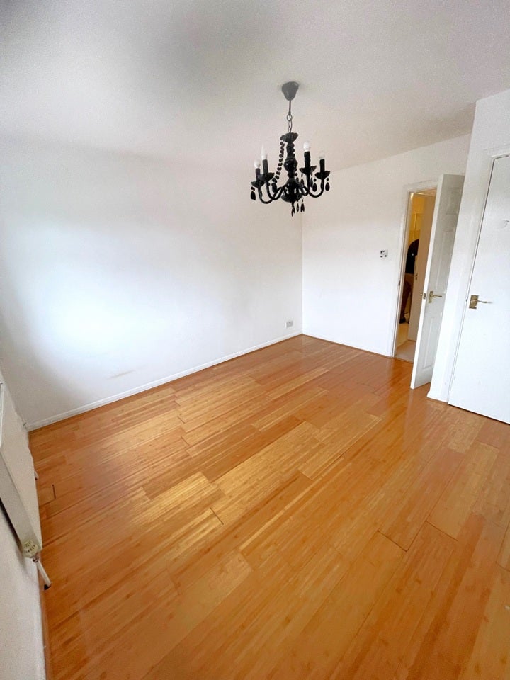 Flat Sycamore Close in Tilbury