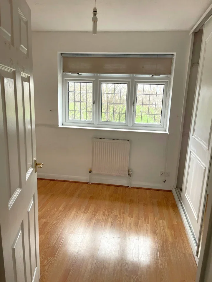 Flat Sycamore Close in Tilbury