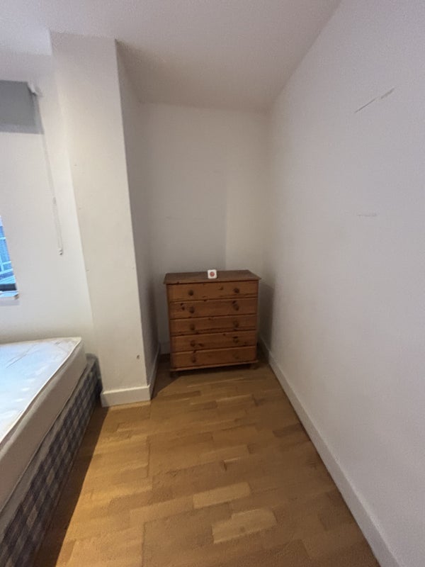 Room Oldham Road in Manchester