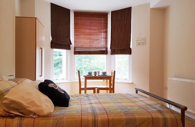 Flat Woodstock Road in Greater London