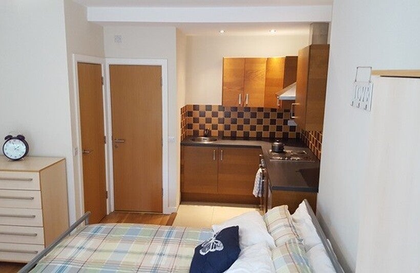 Flat Woodstock Road in Greater London