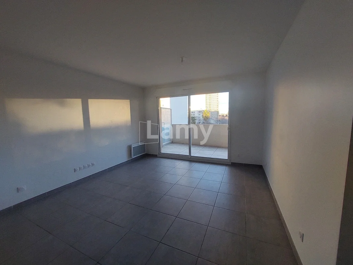 Appartement Rue Henri Revoil à Nîmes