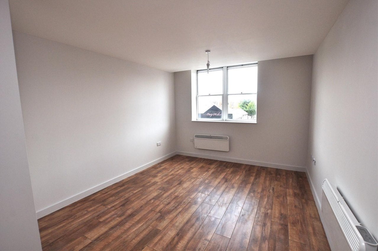 Flat Rainsford Road in Chelmsford
