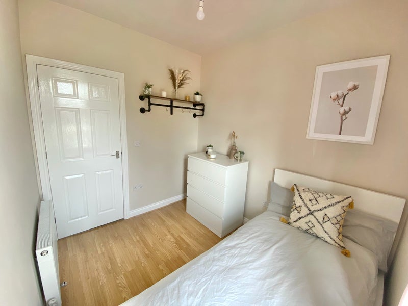 Room Raymond Street in Salford