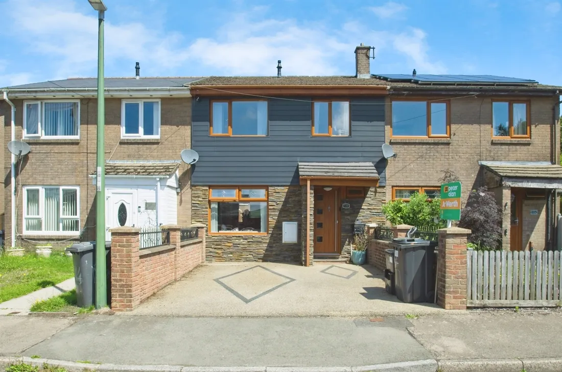 House St James Way in Tredegar