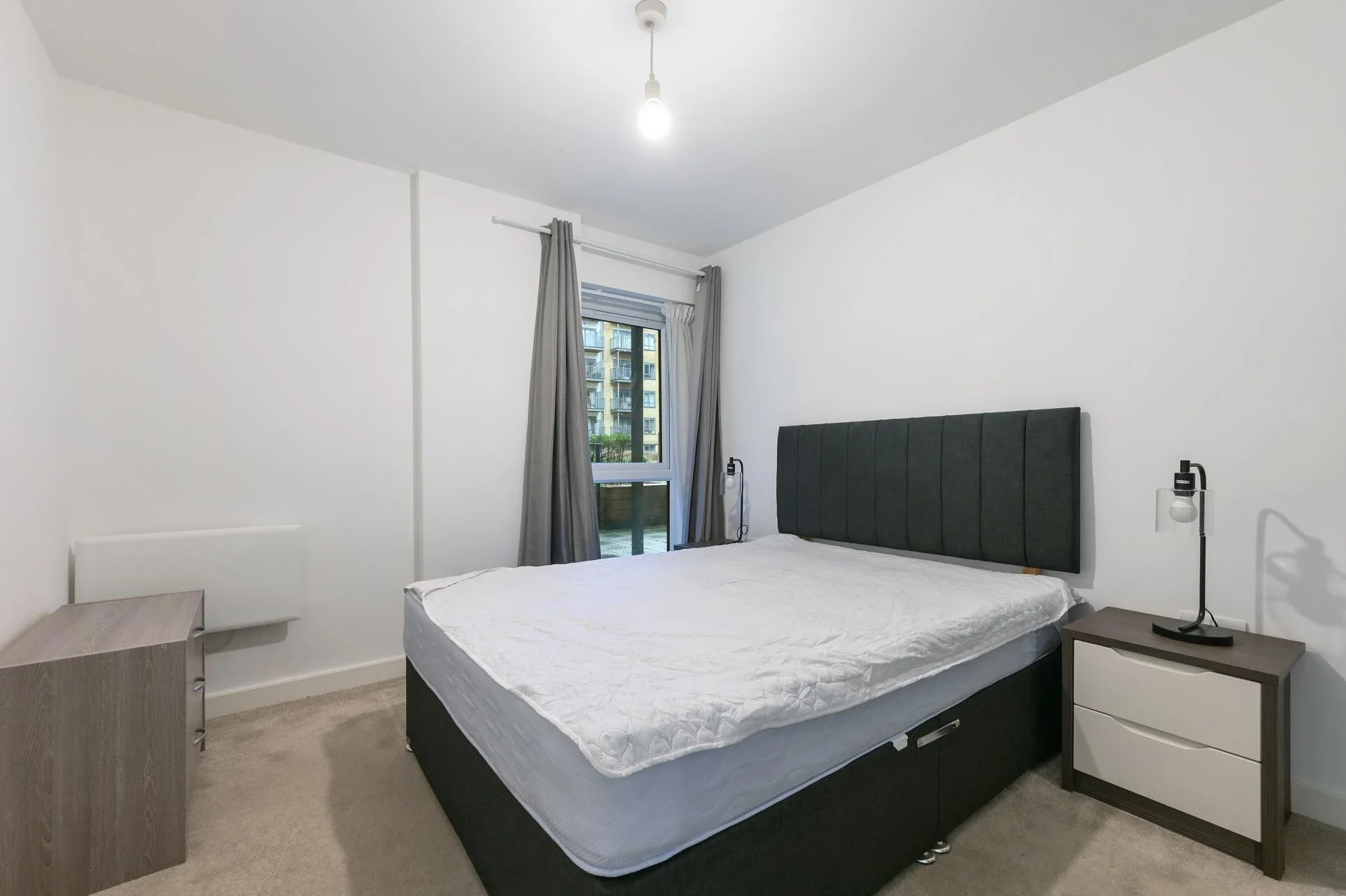 Flat Lismore Boulevard in Greater London