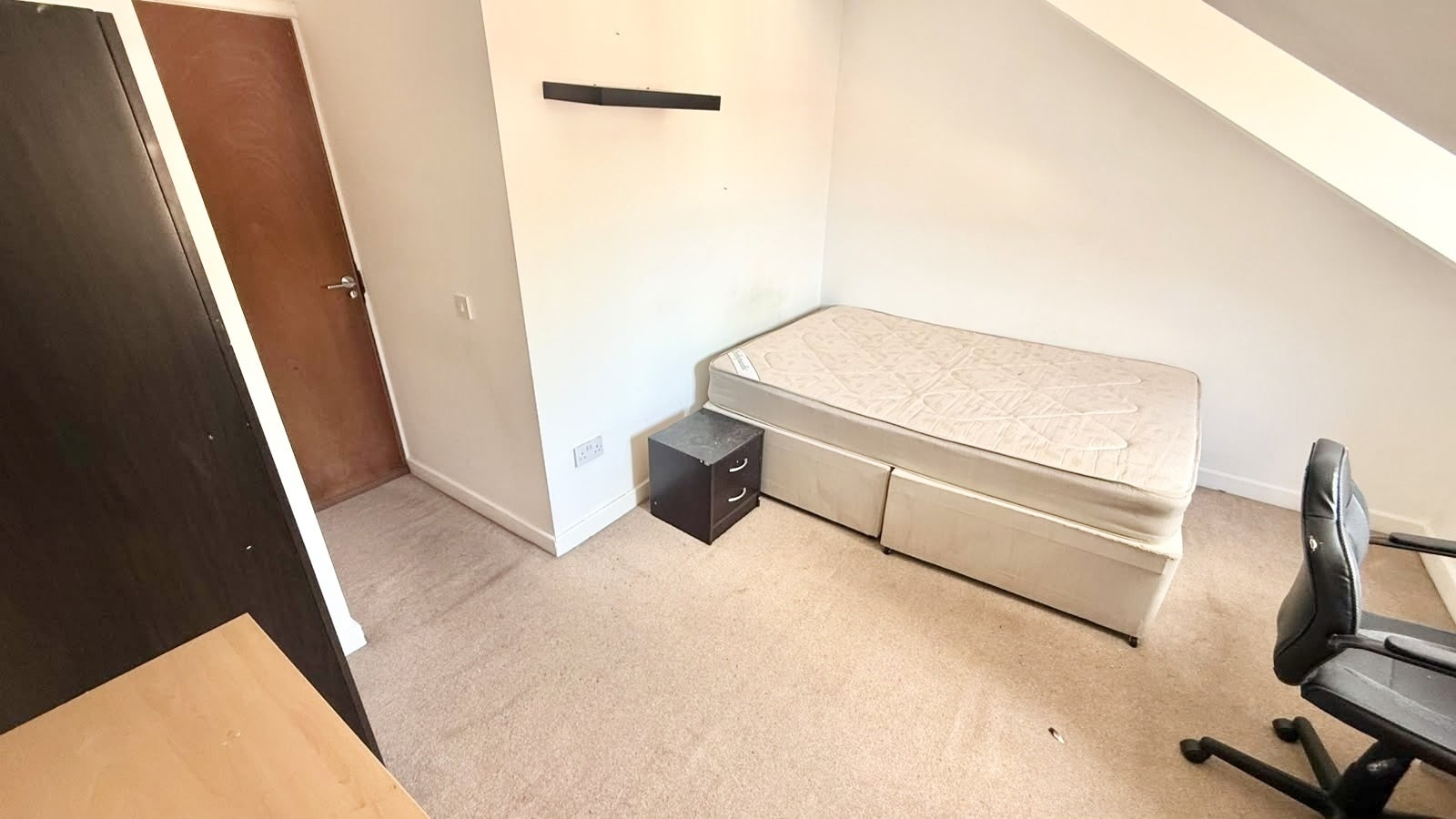 Room Heeley Road in Birmingham