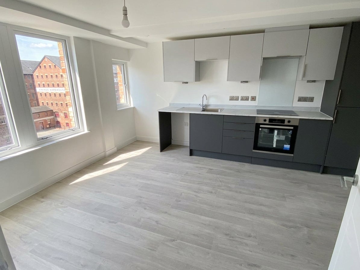 Flat Llanthony Road in Gloucester