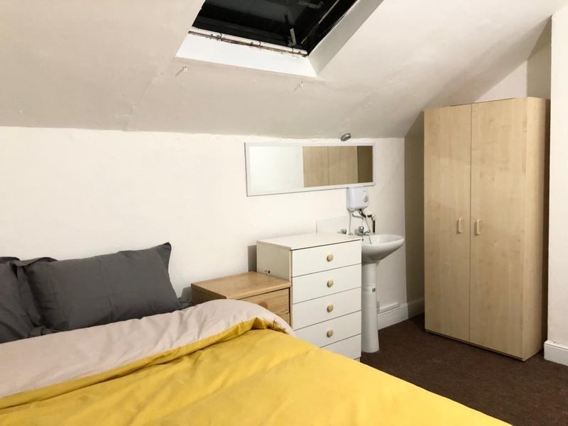 Room Beeston Road in Nottingham