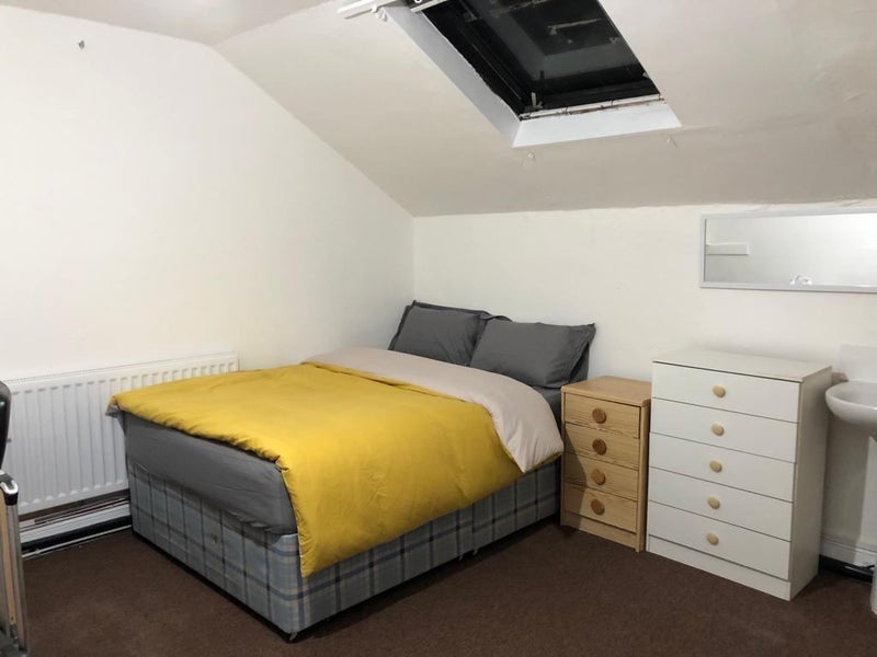 Room Beeston Road in Nottingham
