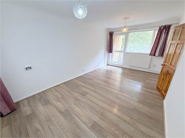 Flat Dagnall Street in Greater London