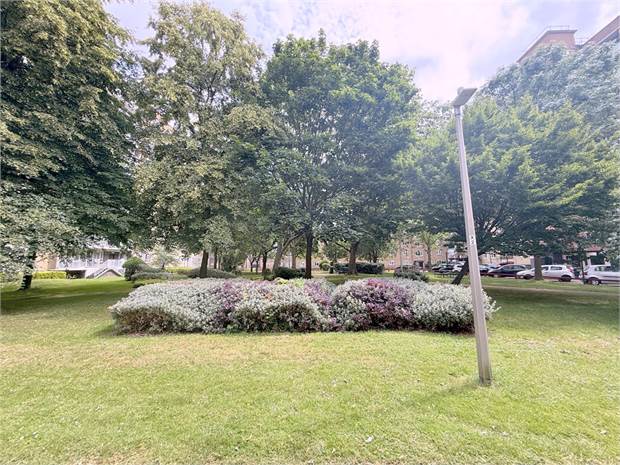 Flat Dagnall Street in Greater London
