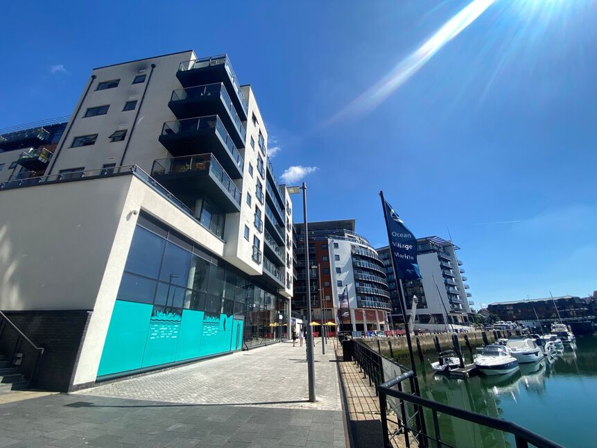 Flat Ocean Way in Southampton