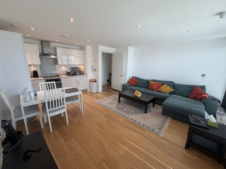 Flat Ocean Way in Southampton