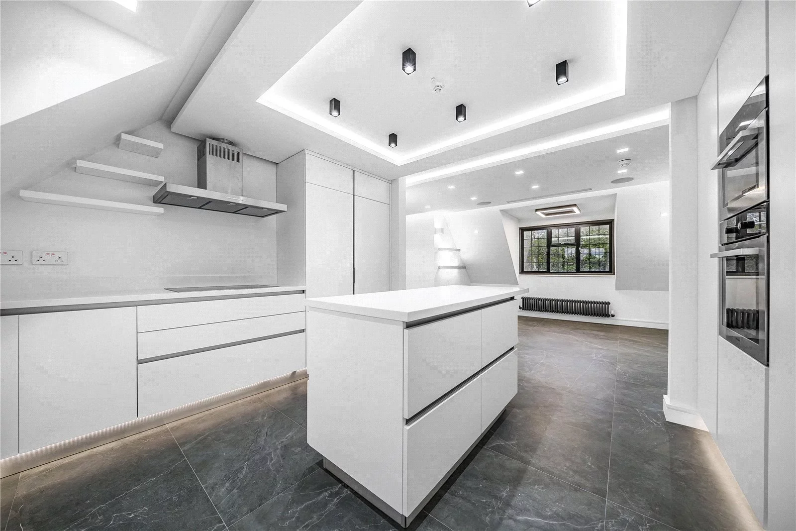 Flat Beech Hill Avenue in Greater London