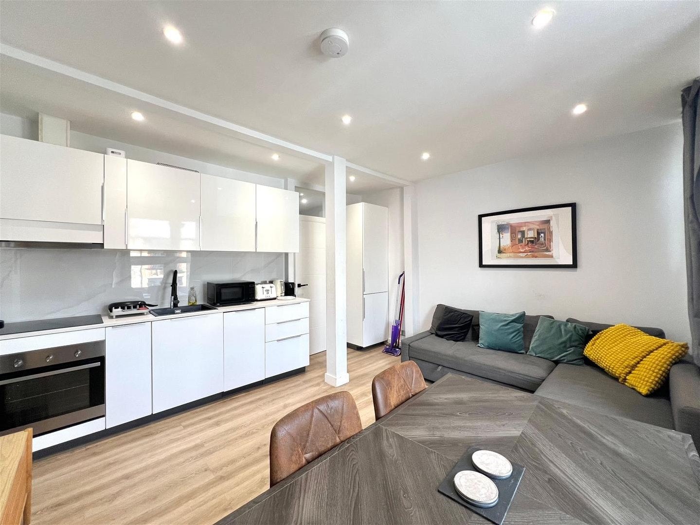 Flat Blackhorse Lane in Greater London