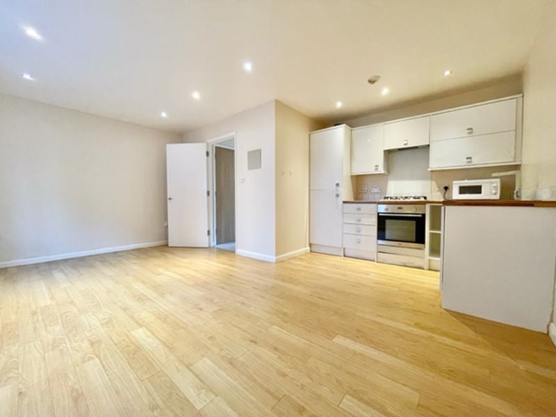 Flat Patrol Place in Greater London