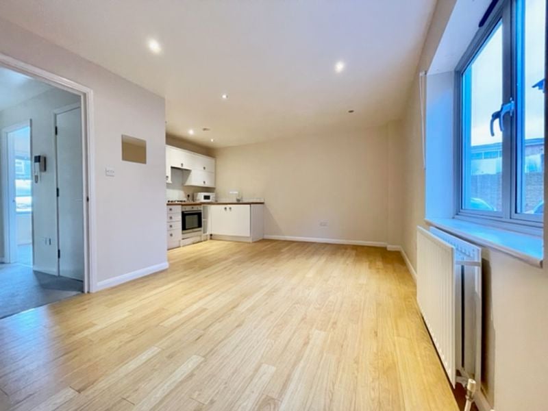 Flat Patrol Place in Greater London