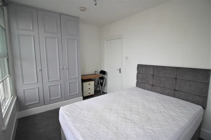 Flat Long Lane in City of London