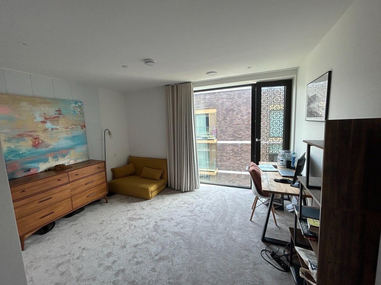 Flat Royal Crest Avenue in Greater London