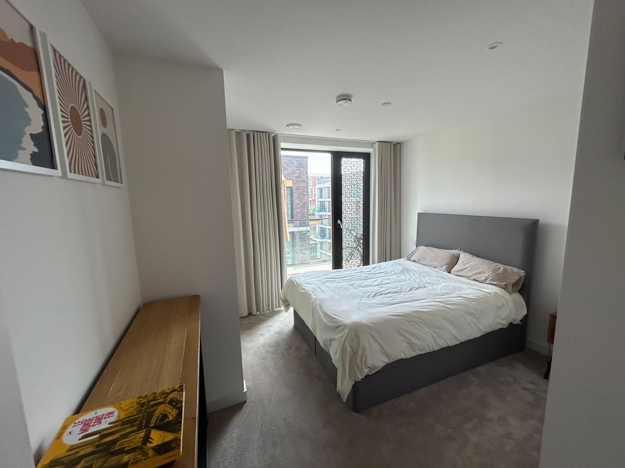 Flat Royal Crest Avenue in Greater London