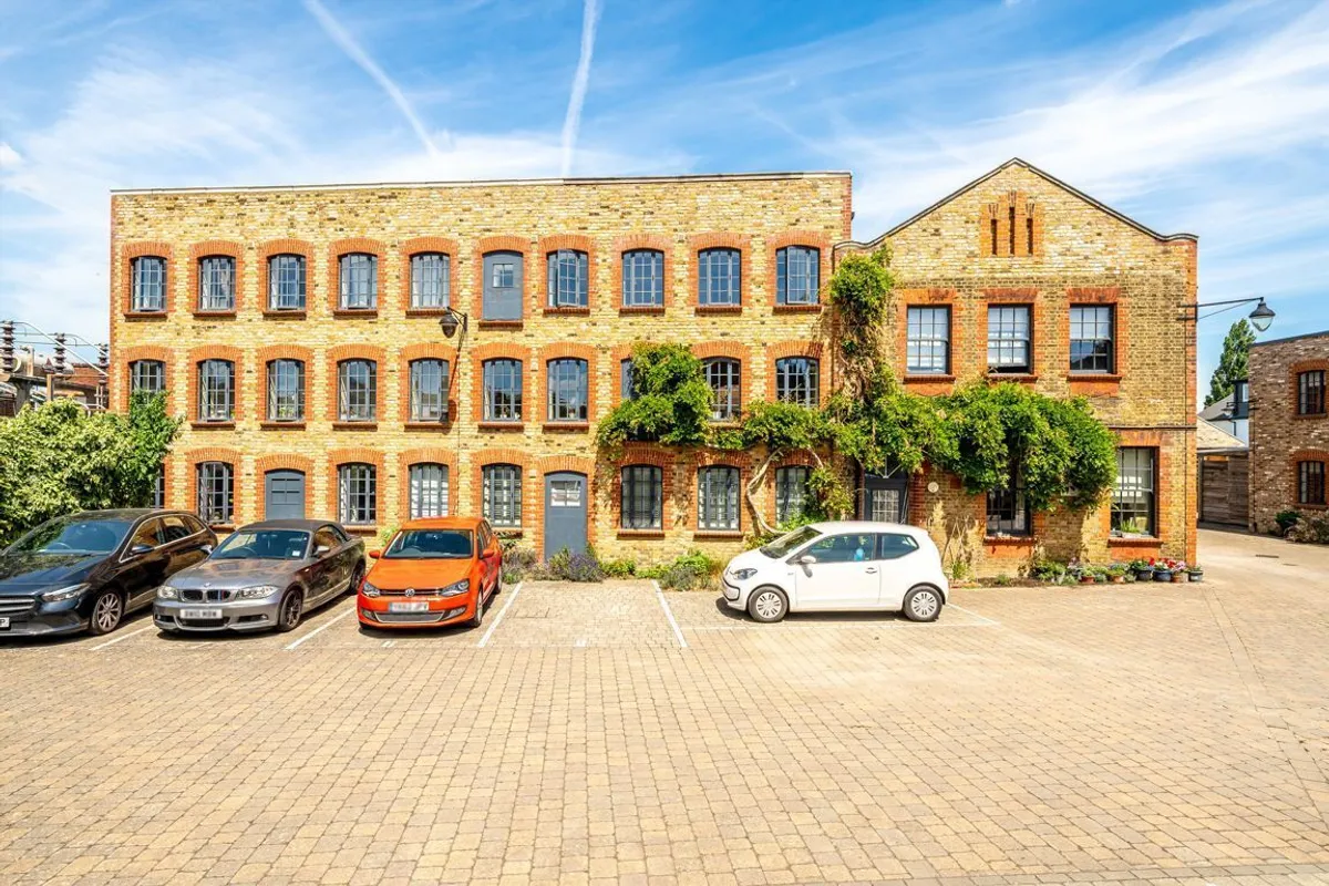 Flat Athelstan Place in Greater London