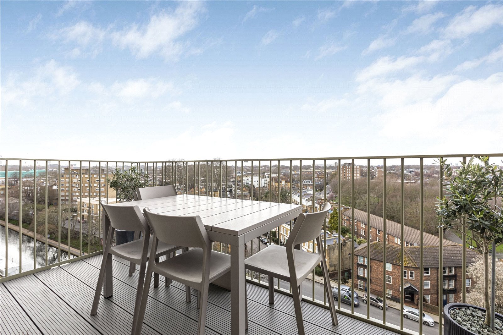 Flat Bridport Place in Greater London
