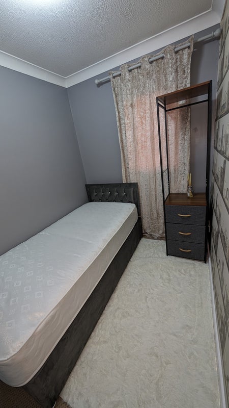 Room Moore Street in Gateshead