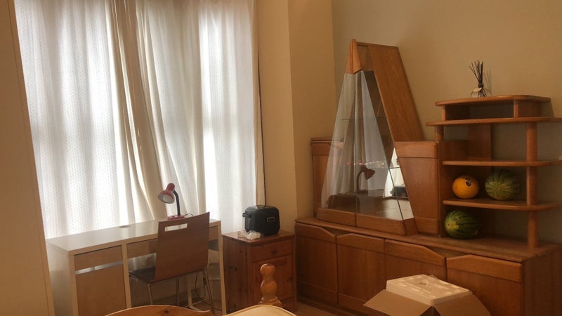 Room Leslie Road in Greater London