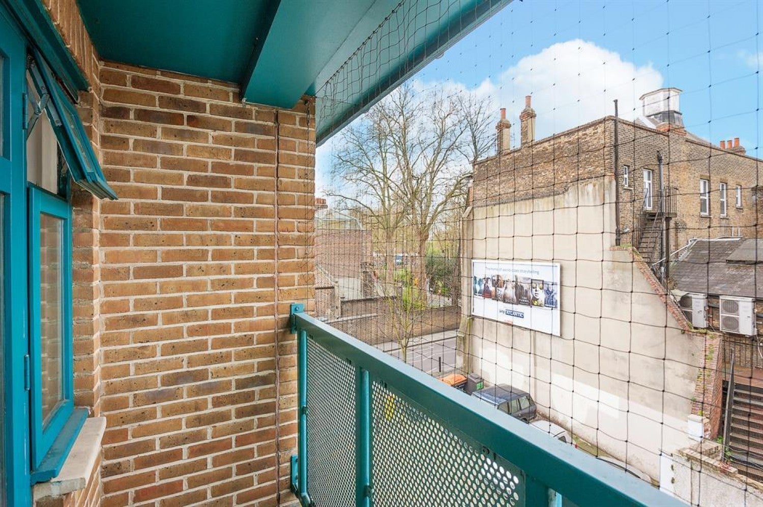 Flat Matthias Road in Greater London