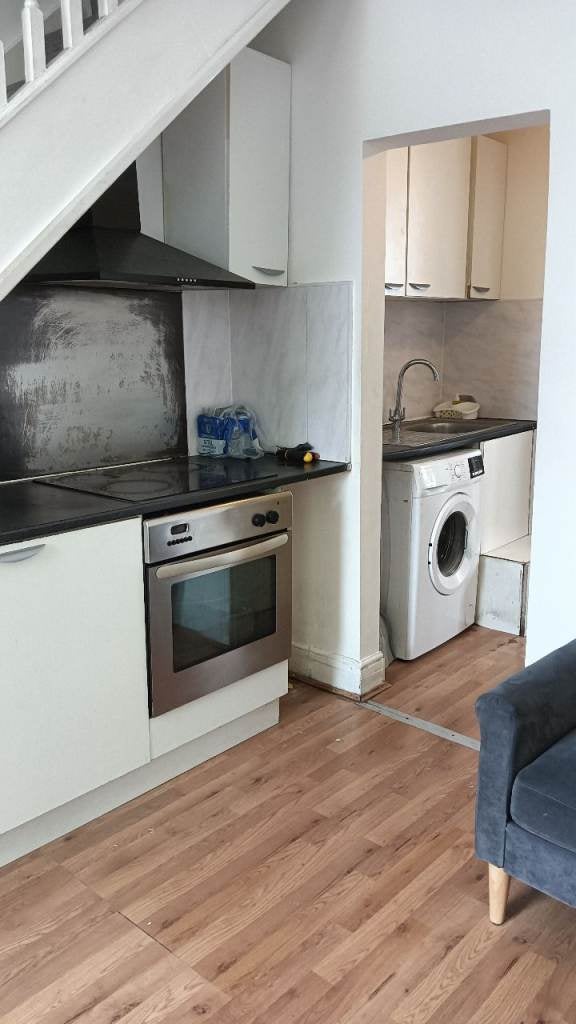 Flat Marmadon Road in Greater London