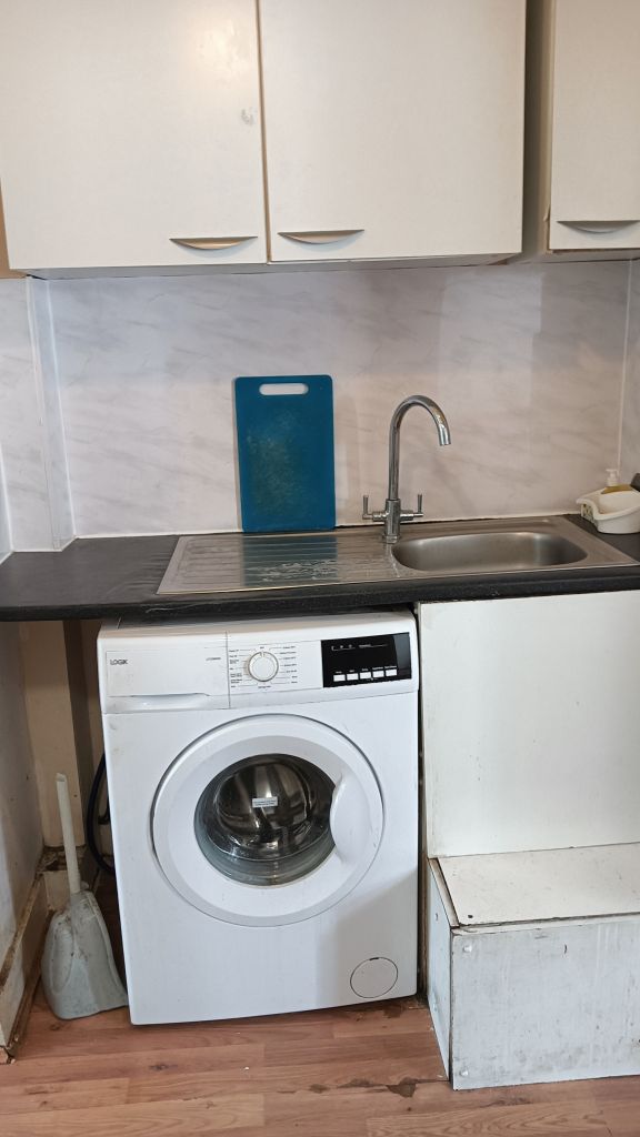Flat Marmadon Road in Greater London