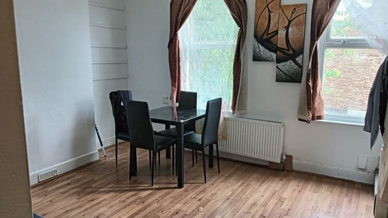 Flat Marmadon Road in Greater London