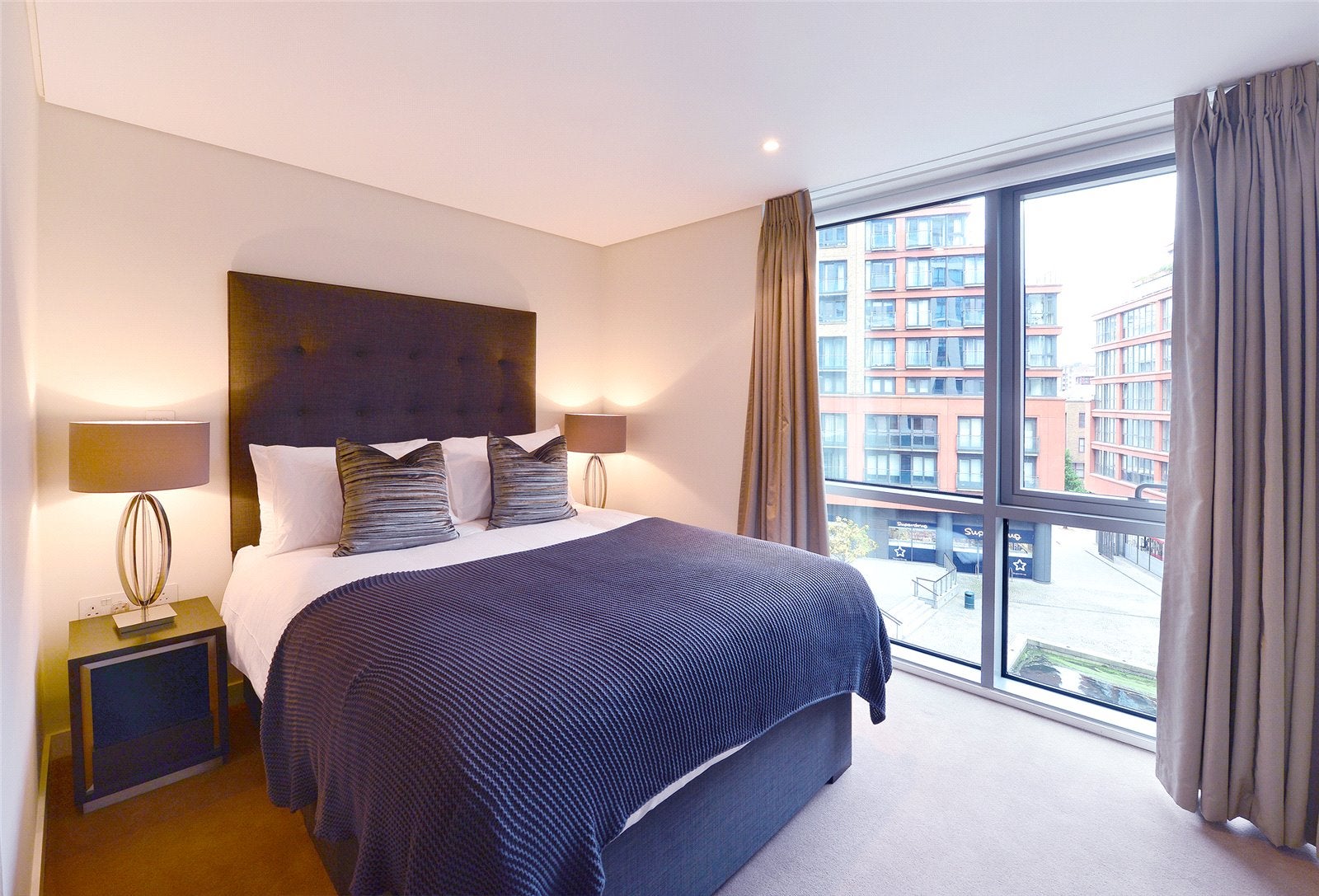 Flat Merchant Square in City of Westminster