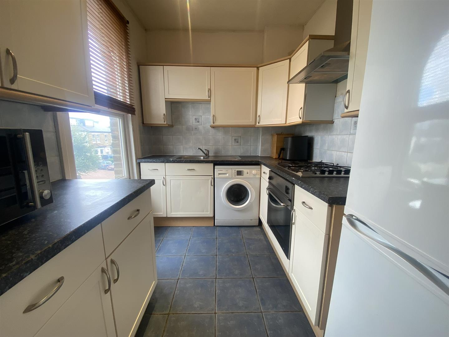 Flat First Avenue in Greater London