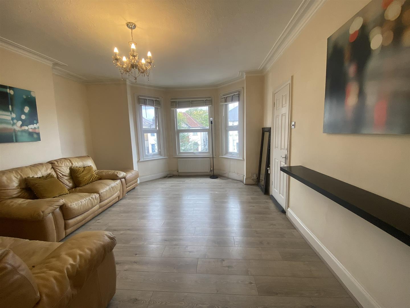 Flat First Avenue in Greater London