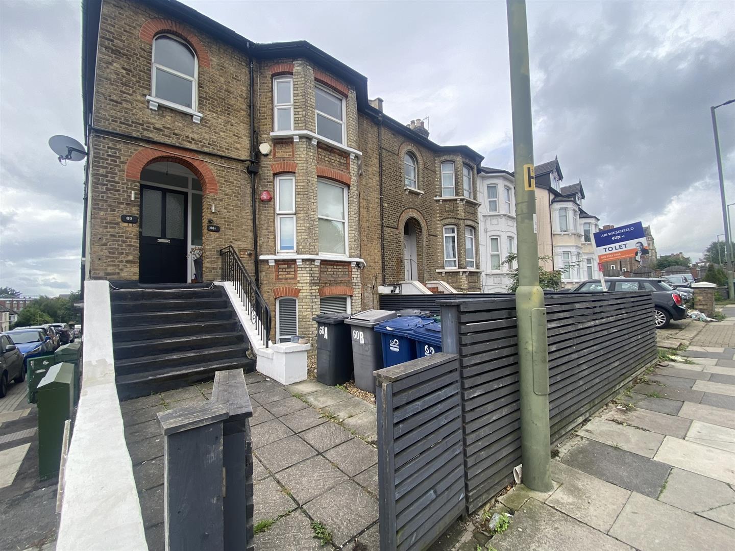 Flat First Avenue in Greater London