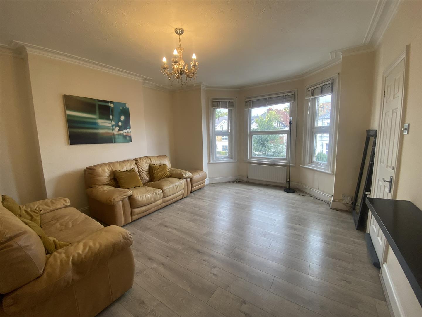 Flat First Avenue in Greater London