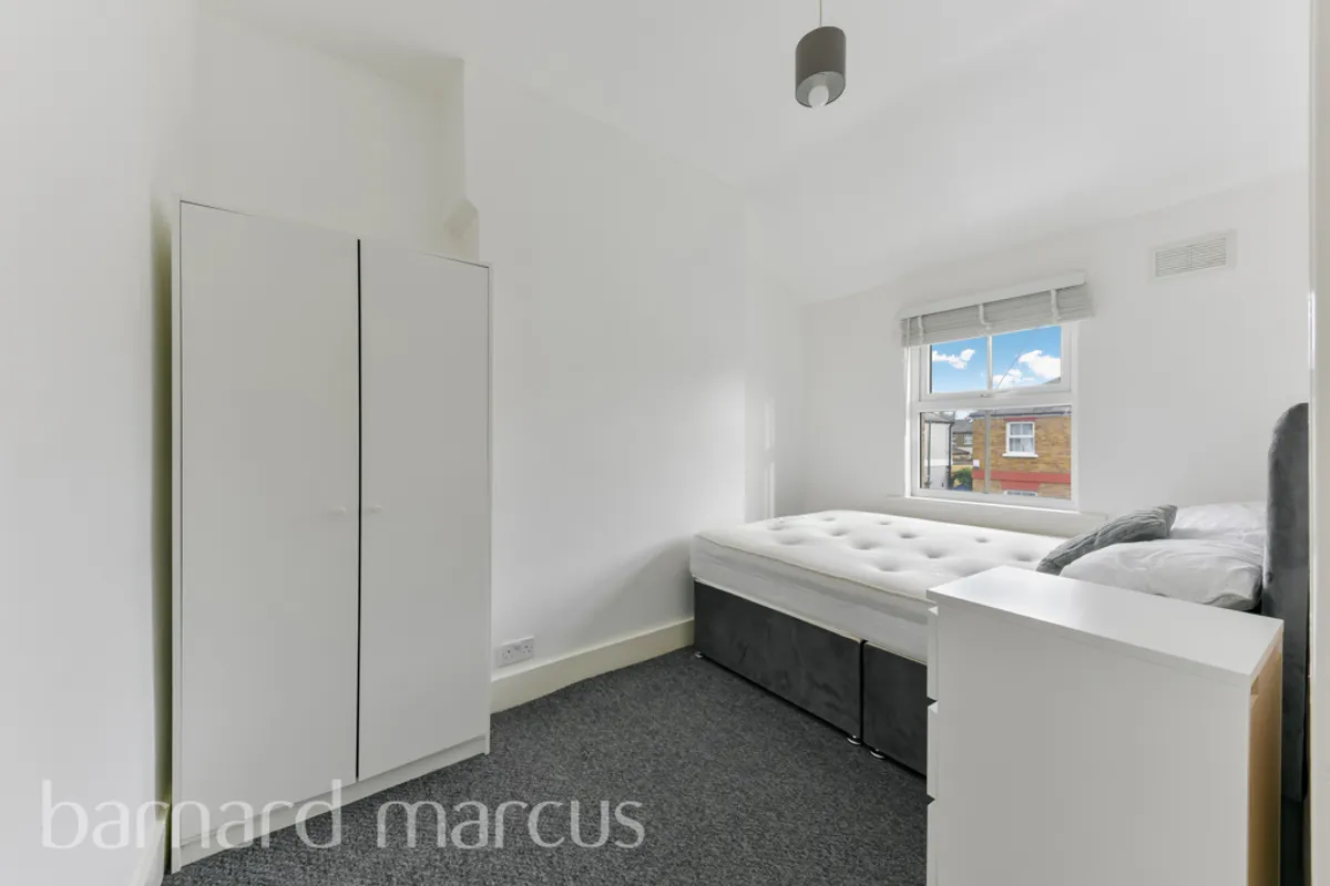 Flat Beaumont Road in Greater London
