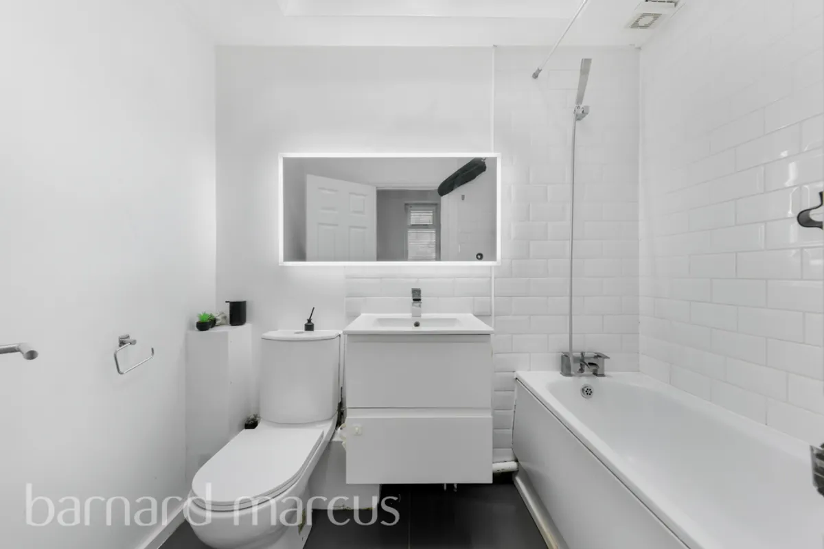 Flat Beaumont Road in Greater London