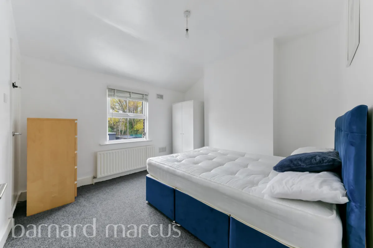 Flat Beaumont Road in Greater London